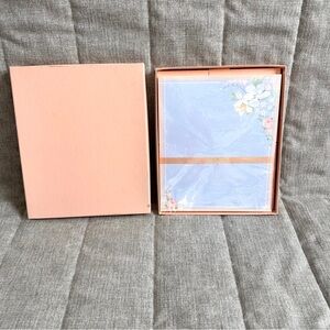 NOS Vintaged Boxed Hallmark Stationery Set 16 Envelopes/32 Decorated Paper Sheet